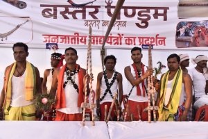 जिला स्तरीय बस्तर पंडुम का रंगारंग सांस्कृतिक कार्यक्रम के साथ हुआ शुभारंभ