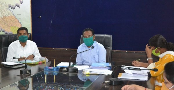 कलेक्टर एल्मा ने ली समय सीमा की बैठक