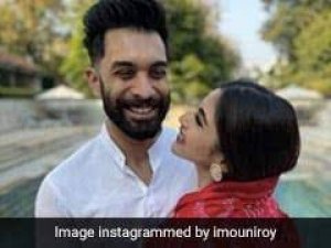 Mouni Roy अपनी मेहंदी और हल्दी लुक में किसी अप्सरा से कम नहीं लग रहीं, उनके इस आउटफिट में ये है सबसे खास