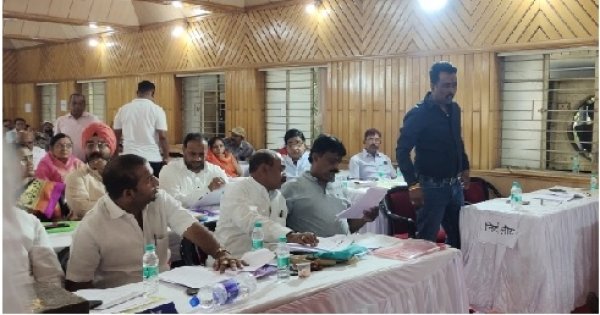 निर्दलीय पार्षद अरुण सिंह ने दिखाया उग्र तेवर जवाब नहीं मिलने पर सभा छोडऩे की कर दी बात