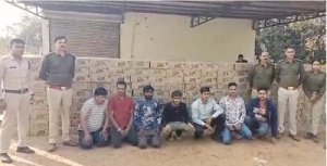 चुनाव में बंटने आई पांच सौ पेटी शराब कांग्रेस नेता के फार्म हाउस से पुलिस ने की जब्त