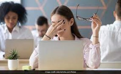 आंखों में जलन व दर्द की समस्या से छुटकारा दिलाएंगे ये घरेलू नुस्खे