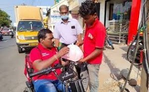 'अलग तरह की' फूड डिलीवरी सर्विस : इस मोटरचालित व्&zwj;हीलचेयर ने दिव्&zwj;यांगों की उम्&zwj;मीदों को दिए नए पंख