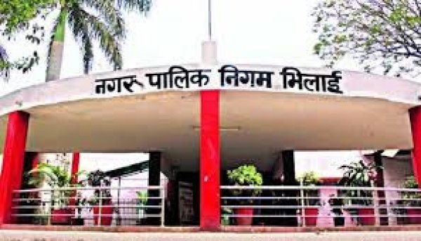 महापौर नीरज पाल की परिकल्पना से बन रहा है आधुनिक  खेल मैदान