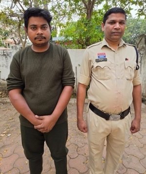 स्कूटी से अवैध शराब परिवहन करते आरोपी गिरफ्तार, 38 पौवा शराब जब्त