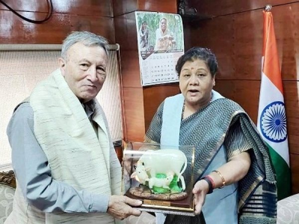 पूर्व राज्यपाल  शेखर दत्त ने छत्तीसगढ़ के राज्यपाल  अनुसुईया उइके से की सौजन्य भेंट