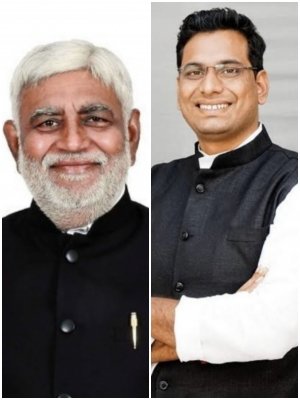 कौन दबंग प्रेम प्रकाश पांडे या देवेन्द्र यादव, सोशल वार से भिलाई नगर में चर्चा का विषय है....