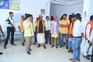 अस्पताल के औचक निरीक्षण के दौरान अव्यस्थाओ पर सांसद ने नाराजगी व्यक्त की