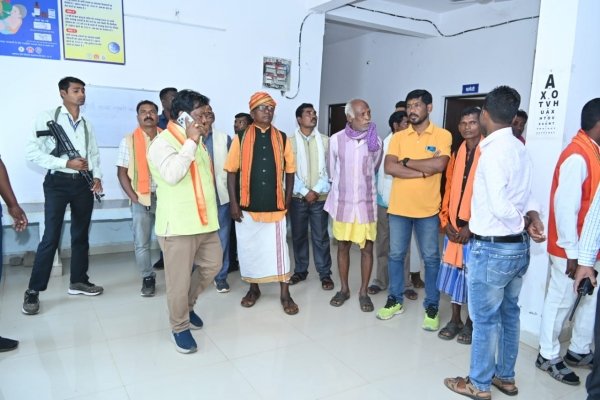 अस्पताल के औचक निरीक्षण के दौरान अव्यस्थाओ पर सांसद ने नाराजगी व्यक्त की