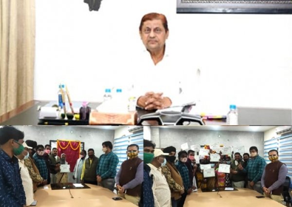 आवास मंत्री  अकबर ने &lsquo;मोर जमीन मोर मकान योजना&lsquo; के तहत 58 हितग्राहियों को स्वीकृति पत्र तथा पूर्णता पत्र का किया वितरण
