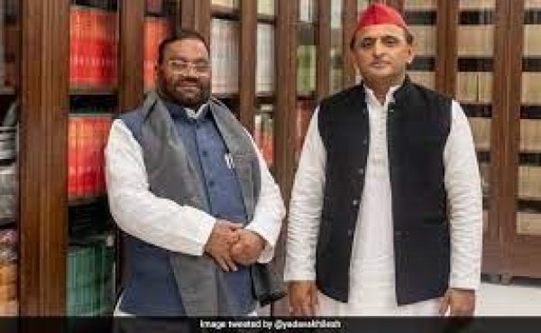 UP चुनाव से पहले BJP को झटका, योगी के मंत्री स्वामी प्रसाद मौर्य का इस्तीफा