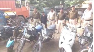 लोन का किस्त पटाने करता था चोरी, 7 बाइक और ई रिक्शा बरामद, राजनांदगांव का चोर दुर्ग में पकड़ा गया : दुर्ग कोतवाली की त्वरित कार्यवाही 