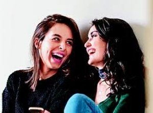 अपनी खुशी तलाशें:दूसरों की ख़ुशी में अपनी ख़ुशी तलाशना बेहतर इंसान बनाता है,