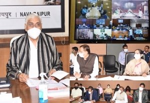विभागीय मंत्री  टी.एस.सिंहदेव ले रहे हैं बैठक