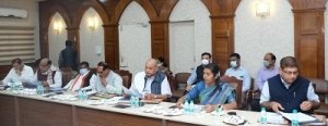 मुख्यमंत्री  भूपेश बघेल की अध्यक्षता में आज उनके निवास कार्यालय में आयोजित कैबिनेट की बैठक शुरू...