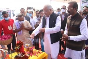 मुख्यमंत्री  आज बालोद जिले के डौंडीलोहारा विकासखंड के ग्राम गोडमर्रा में आयोजित किसान सम्मेलन में शामिल हुए...