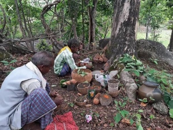 अक्ती तिहार के दिन ग्राम बैगा द्वारा होती विशेष भूमिपूजन