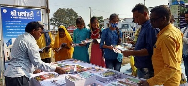 जनसंपर्क विभाग के स्टॉल में लगा रहा लोगों का तांता