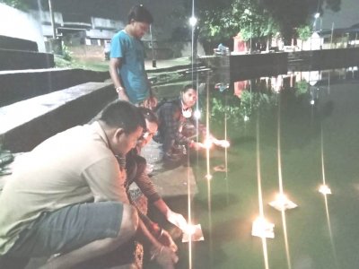 गोबर के तैरने वाले दीपक से मोतीपुर में भी मनाई गई दीपावली