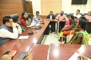 कलेक्टर ने जनदर्शन: उमरपोटी निवासी ने प्रधानमंत्री चना फसल बीमा राशि दिलाने की मांग