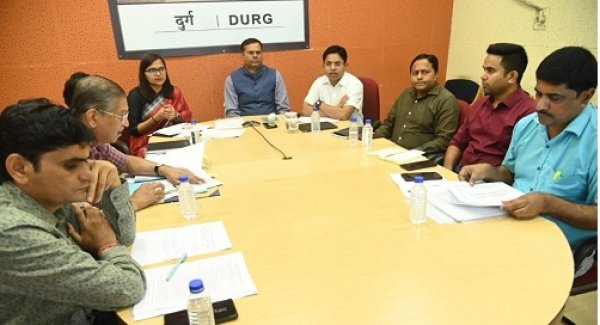 मुख्य सचिव अमिताभ जैन ने वीडियो कॉन्फ्रेंसिंग से महतारी वंदन योजना और पीएम विश्वकर्मा योजना के क्रियान्वयन के संबंध में की चर्चा