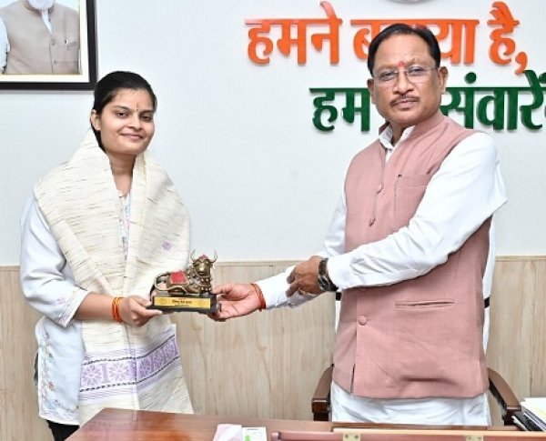 यूपीएससी सिविल सेवा परीक्षा में 35वीं रैंक प्राप्त करने वाली सुश्री वैभवी अग्रवाल को मुख्यमंत्री ने दी बधाई