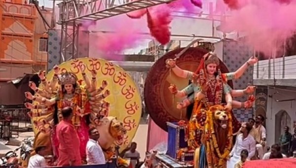 48 वर्षों की परंपरा जीवित: क्वांर नवरात्र में सत्तीचौरा और गंजमंडी की &lsquo;दो बहनों&rsquo; का ऐतिहासिक मिलन