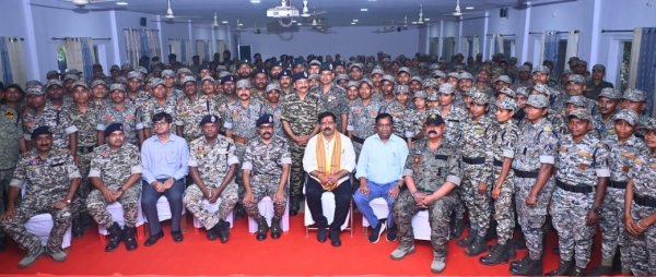 माओवादियों से लोहा लेने वाले जांबाज जवानों से रूबरू हुए उपमुख्यमंत्री विजय शर्मा