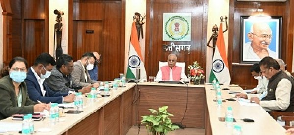 मुख्यमंत्री ने आज अपने निवास कार्यालय में आयोजित गोधन न्याय योजना के राशि अंतरण कार्यक्रम में.