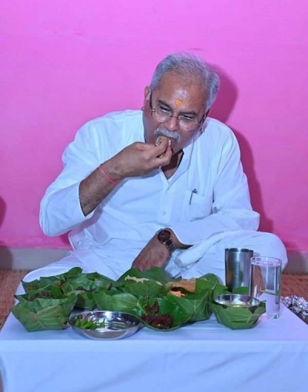 मुख्यमंत्री ने लिया चापड़ा चटनी का स्वाद
