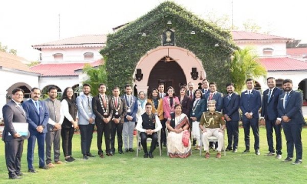 ​​​​​​​असफलता, सफलता के रास्ते में एक सीढ़ी की तरह है :  उइके