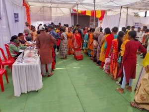 दिव्यांग और बीमार का प्राथमिकता के साथ कराया आधार अपडेट