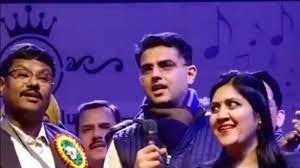 पायलट ने गाया गाना- जीना यहां, मरना यहां: