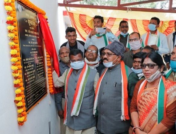 उद्योग मंत्री कवासी लखमा ने आमाबेड़ा में किया  सहकारी बैंक का शुभारंभ
