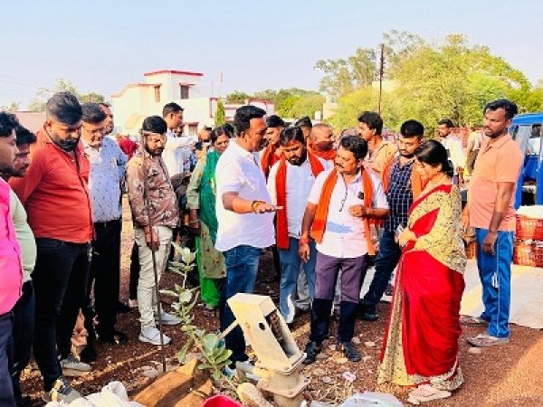 पटरी पार बुधवारी बाजार में महापौर अलका बाघमार ने किया निरीक्षण: कहाँ बाजार में पानी,प्रकाश व्यवस्था सहित अन्य सुविधाओं में होगा सुधार: