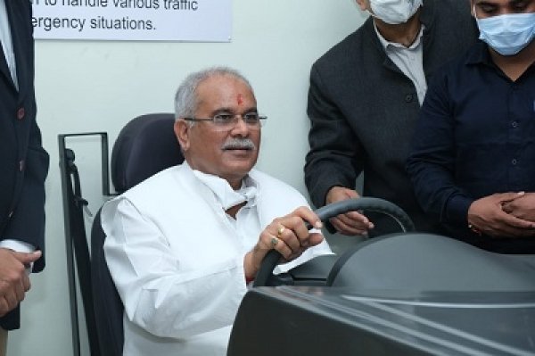 मुख्यमंत्री  भूपेश बघेल ने आज नवा रायपुर अटल नगर के ग्राम तेंदुआ में इंस्टीट्यूट ऑफ ड्राईविंग एण्ड ट्रैफिक रिसर्च छत्तीसगढ़ का लोकार्पण किया...