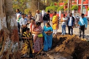 सड़क चौड़ीकरण में बाधित पेड़ो को काटने के बजाए की रही है ठगड़ा बांध में शिप्टिंग