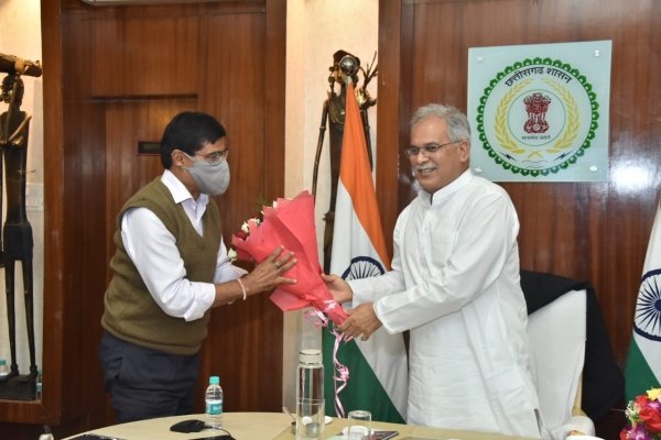 मंत्री परिषद की बैठक में सेवानिवृत्त हो रहे मुख्य सचिव श्री आर.पी.मण्डल को दी गई बिदाई
