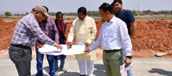 खाद्य मंत्री ने एयरपोर्ट उन्नयन कार्य का किया निरीक्षण