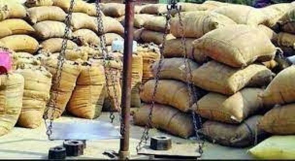 आईजी सरगुजा एवं कलेक्टर पहुंचे धान खरीदी केंद्र