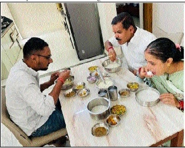 बासी के स्वाद का चला जादू, सबने खाया, सोशल मीडिया पर ट्रेंड किया बासी ने