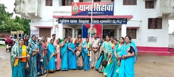 देश की रक्षा करने वाले जवानों को बहनों का सलाम: सिहावा से नगरी-दुगली तक महिला मोर्चा ने मनाया अनोखा रक्षाबंधन