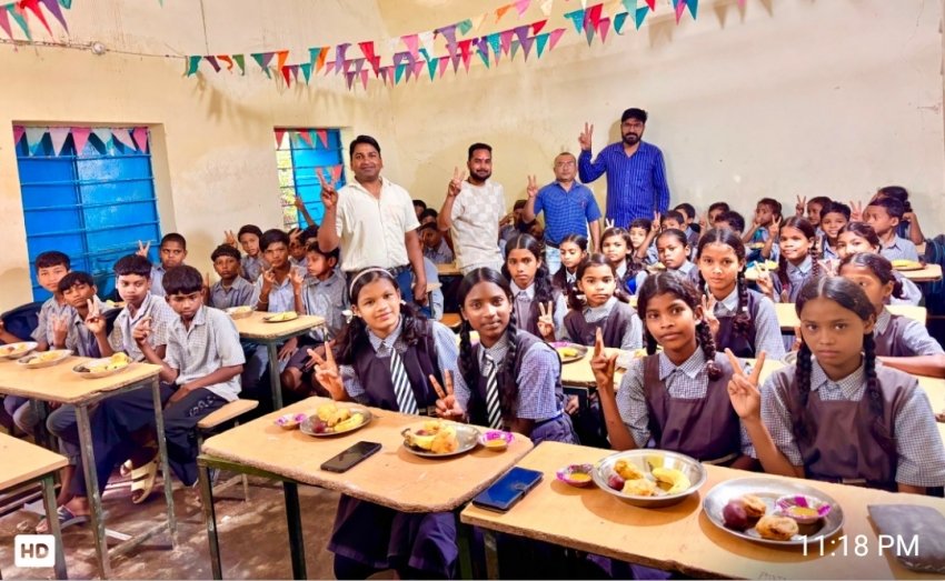 500 विद्यालयों में पोषण, पर्यावरण और सहभागिता का संगम, बैगलेस डे पर सूरजपुर की अनूठी पहल