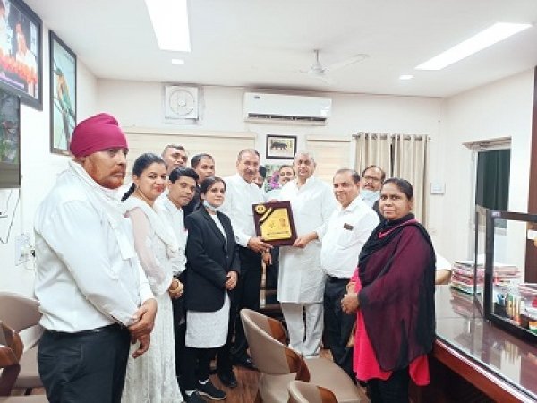 शासकीय अधिवक्ताओं का प्रतिनिधि मण्डल मिला  मोहम्मद अकबर से
