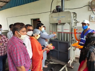 महापौर धीरज बाकलीवाल ने किया बेलिंग मशीन का बटन दबाकर उदघाटन