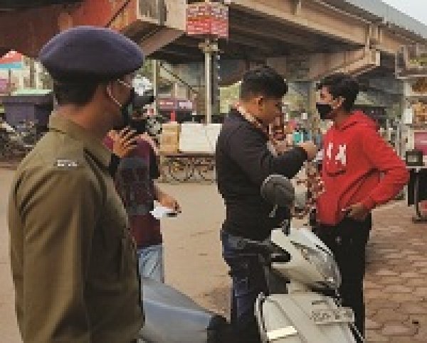 मास्क नहीं लगाने, सोसल डिस्टेंसिंग का पालन नहीं करने वालो पर कार्यवाही जारी