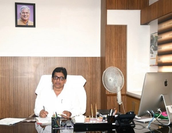 डॉ. डहरिया ने मंत्रालय में विभागीय कामकाज की जानकारी ली