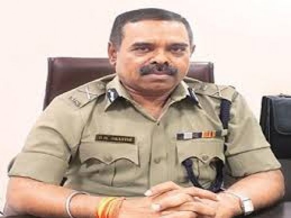खुड़मुड़ा हत्याकांड के जांच की समीक्षा किये डीजीपी अवस्थी ने अमलेश्वर थाने में ली बैठक और आईजी-एसपी को दिये दिशा निर्देश