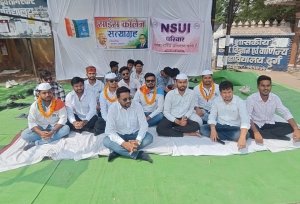 एनएसयूआई का दो दिवसीय उपवास सत्याग्रह