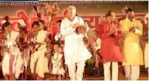मुख्यमंत्री ने भी बजाया मुंडा बाजा, मिलाया ताल से ताल नन्ही कलाकार को गोद में उठाया, किया प्रोत्साहित